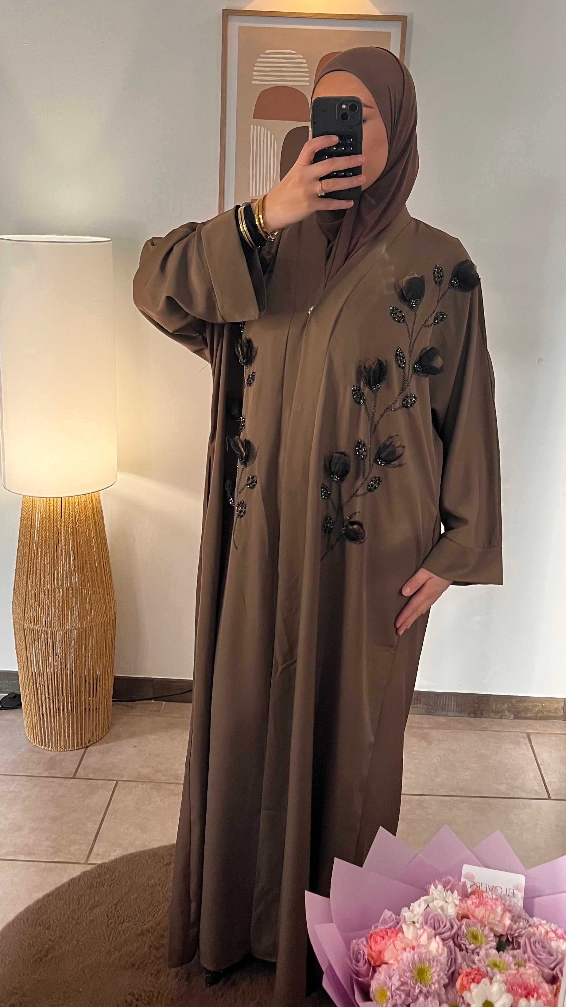 Abaya longue brodée florale satinée