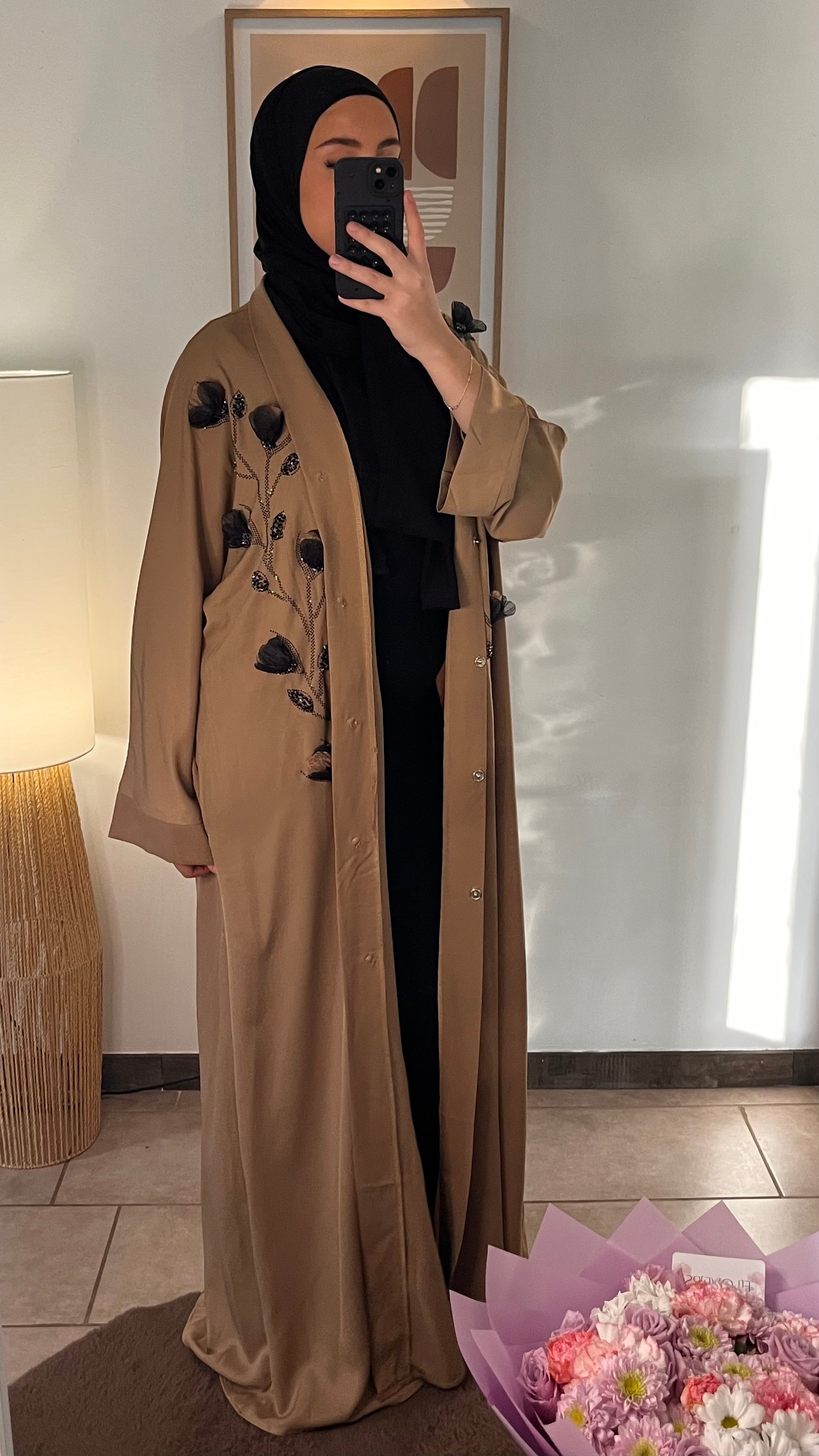 Abaya longue brodée florale satinée