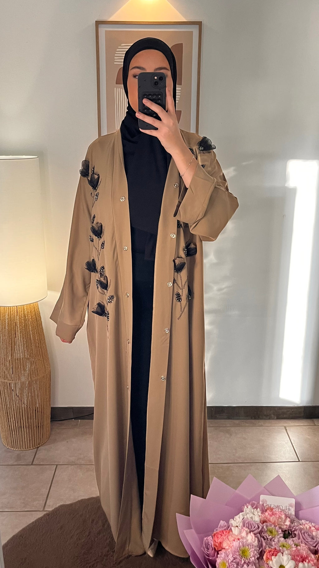 Abaya longue brodée florale satinée