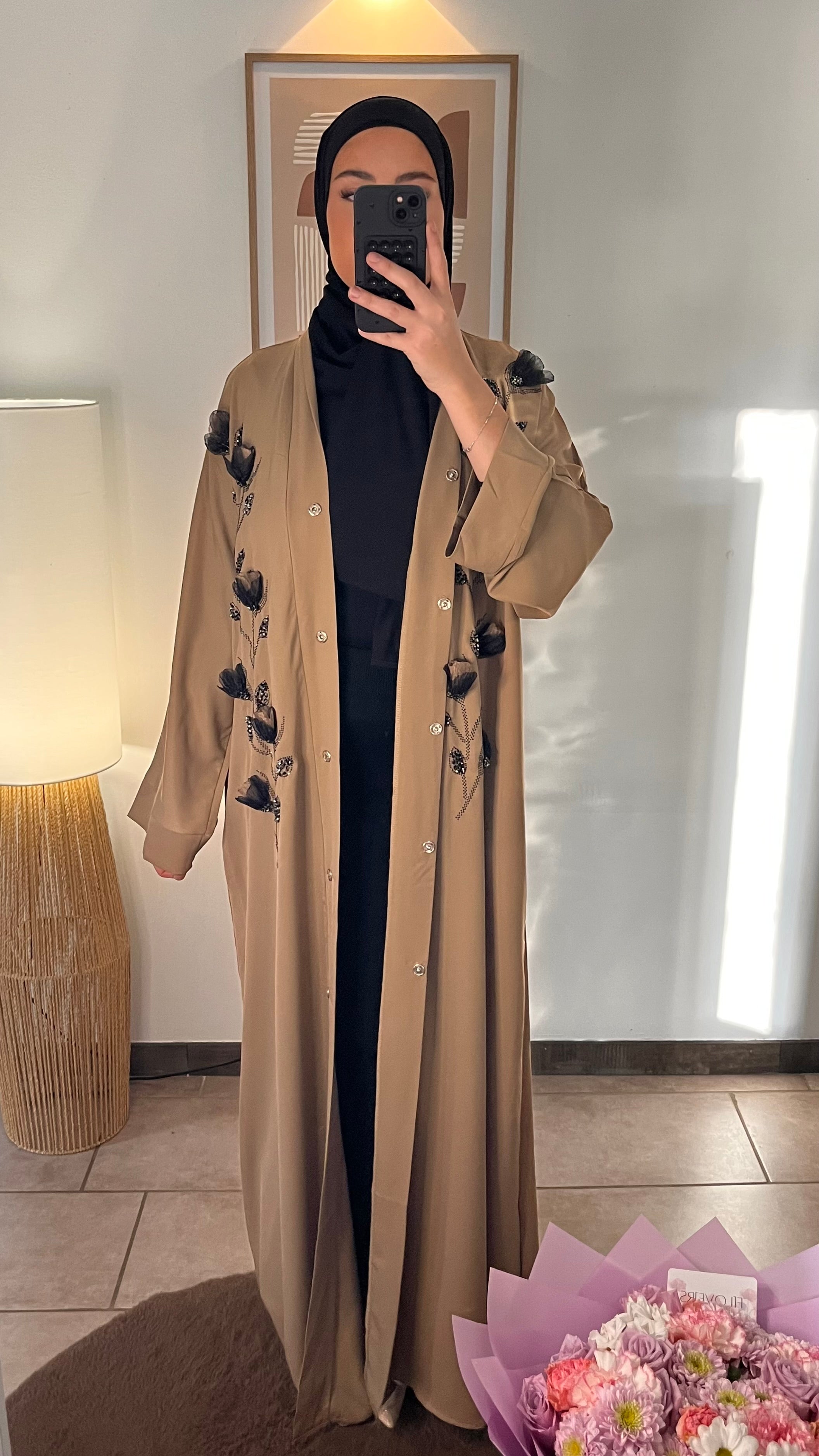 Abaya longue brodée florale satinée