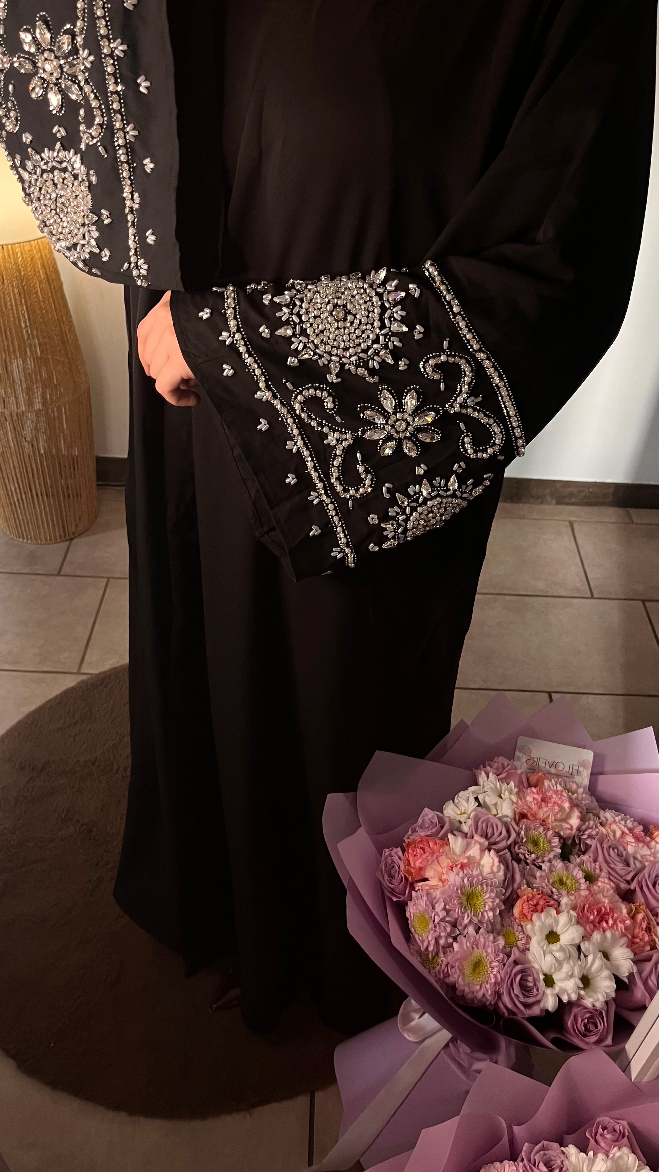 Abaya ouverte brodée manches perlées