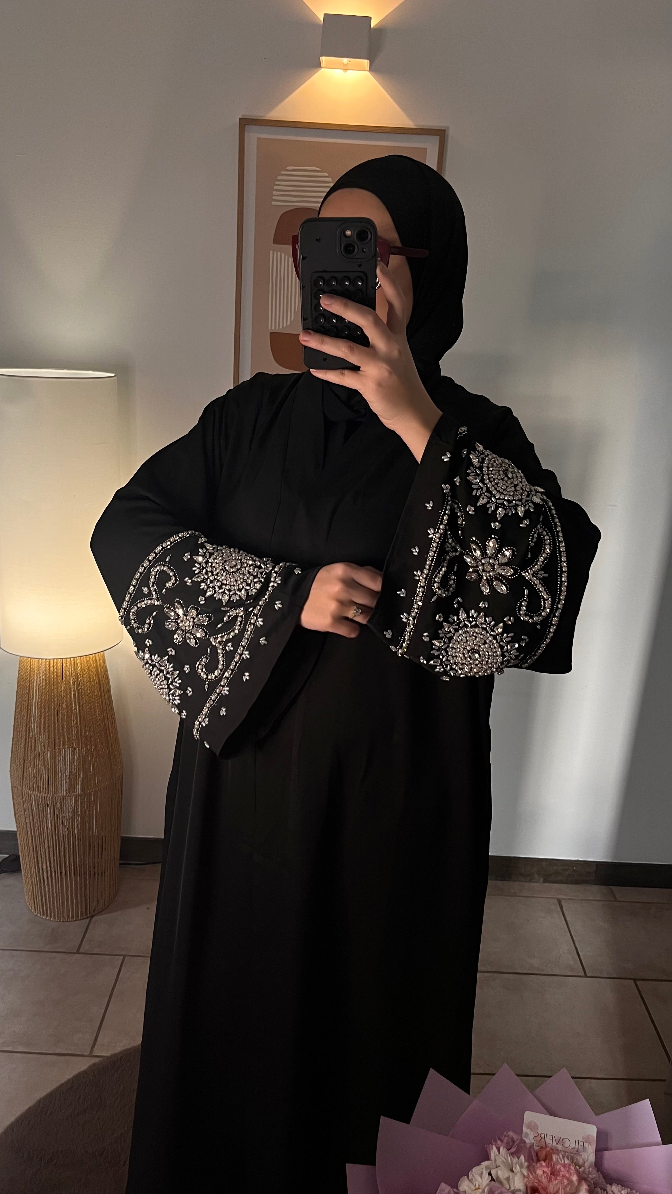 Abaya ouverte brodée manches perlées
