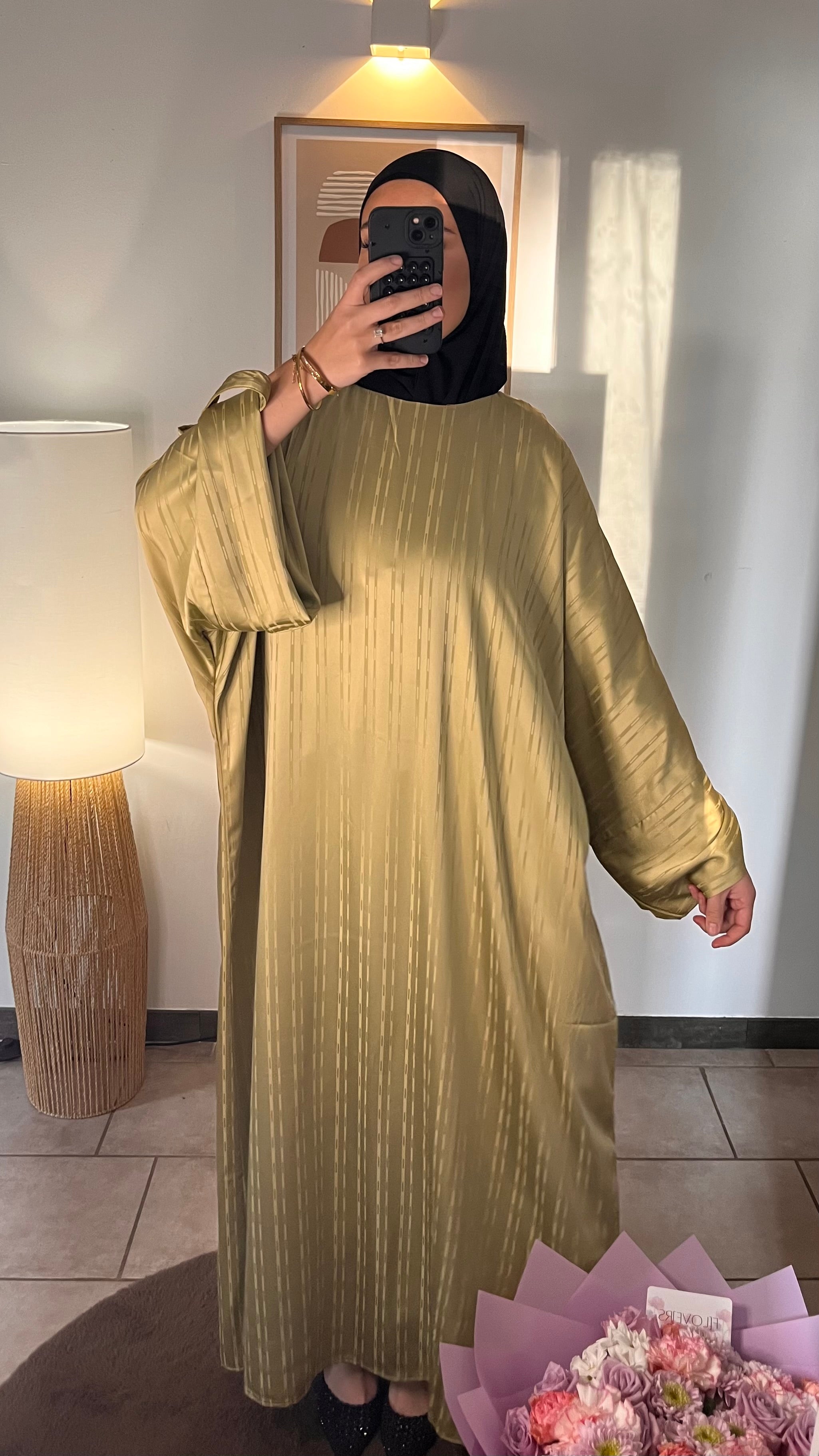 Robe longue satinée texturée manches larges