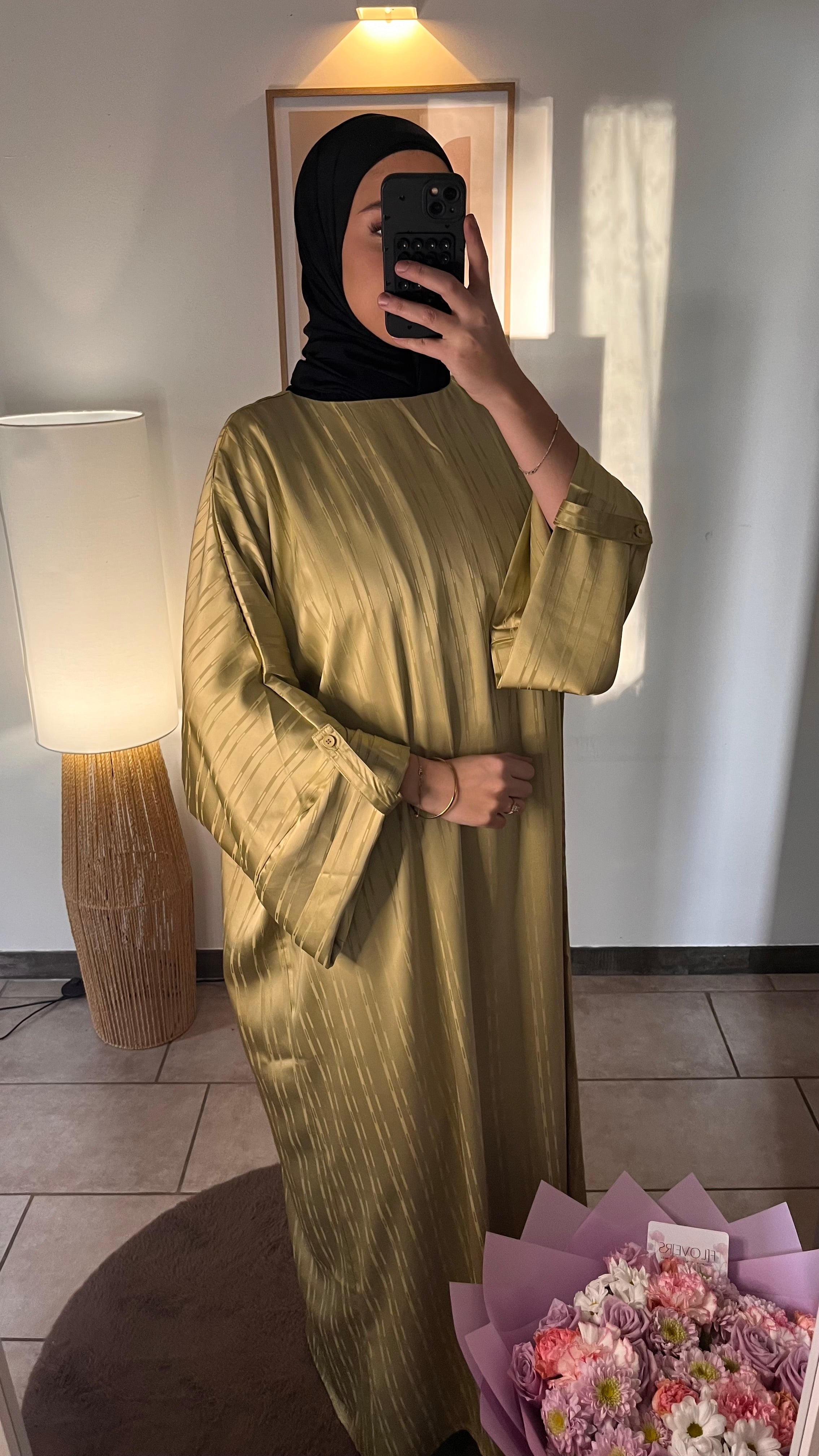 Robe longue satinée texturée manches larges