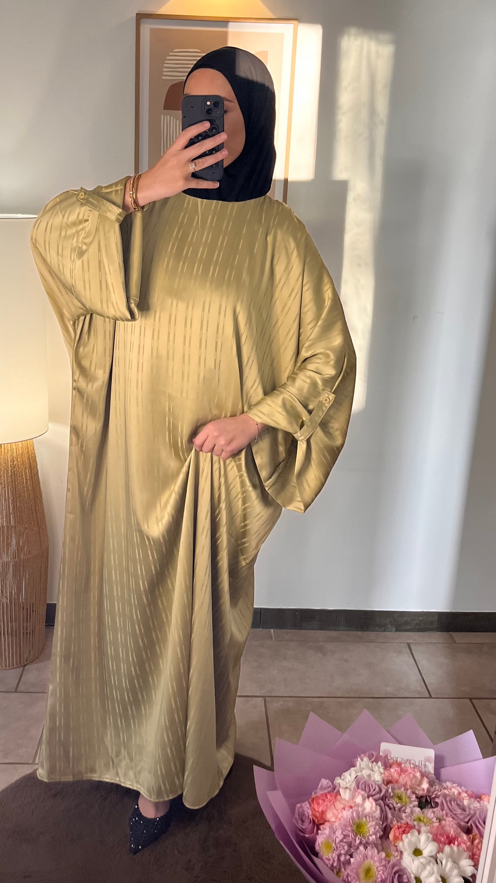 Robe longue satinée texturée manches larges