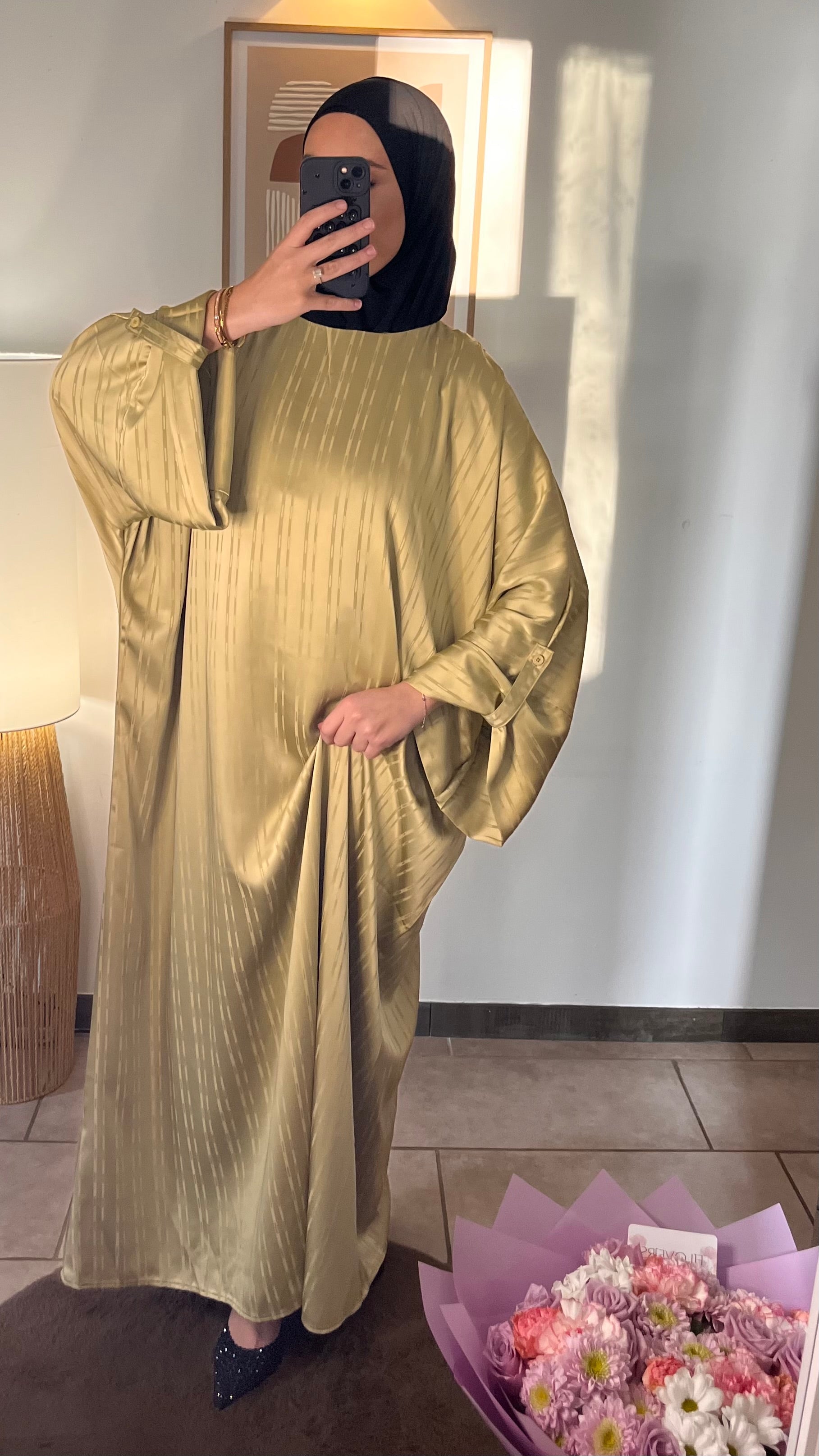 Robe longue satinée texturée manches larges