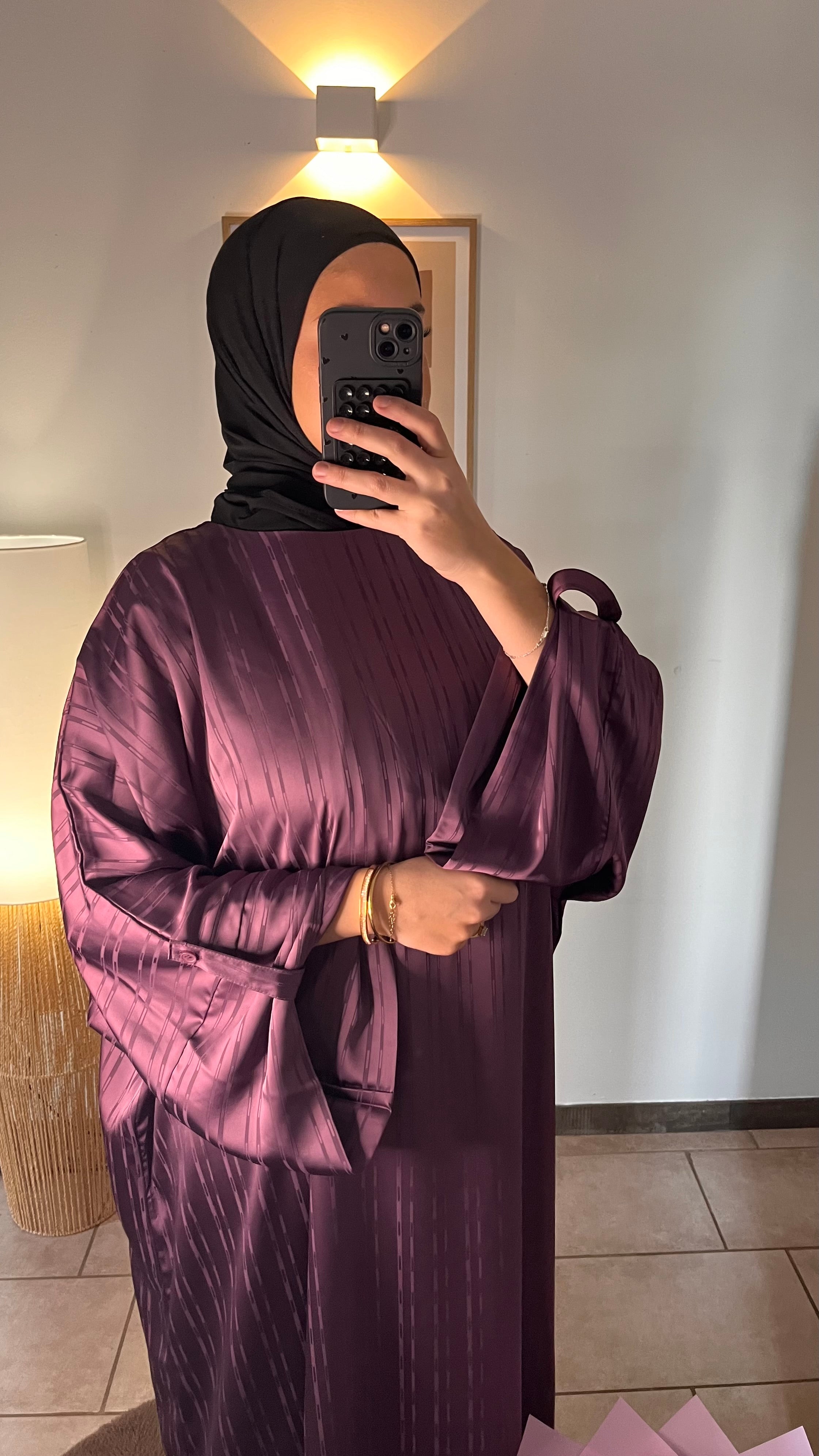 Robe longue satinée texturée manches larges